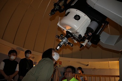 天体望遠鏡で月の観測